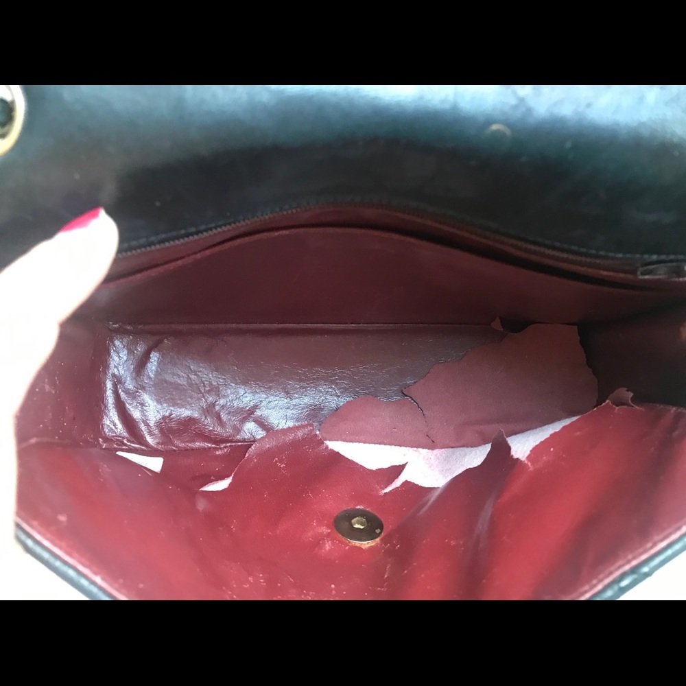 Authentic CHANEL LAMBSKIN CROSSBODY - Picture 4 of 8